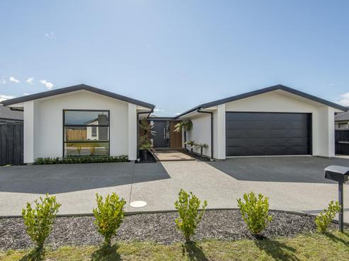 57 Oaks Drive, Lincoln