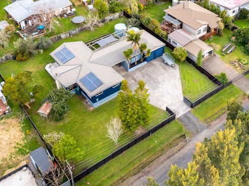 35 Cambridge Road, Riverhead