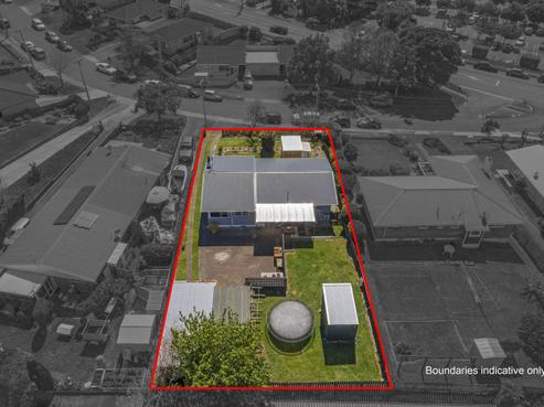 8 Jefferson Place, Brookfield