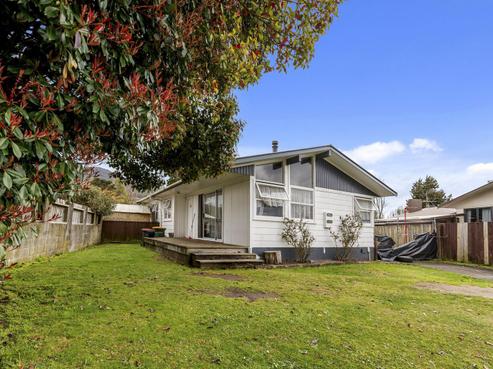 6 Adam Place, Mangakakahi