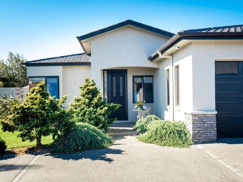 39 Heynes Place, Clive