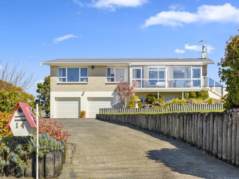 14 Jefferson Place, Brookfield