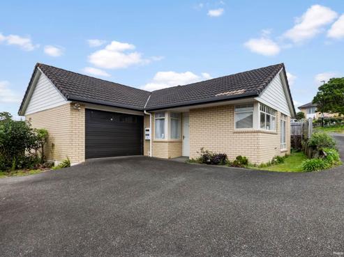 13 Regents Park Place, Massey