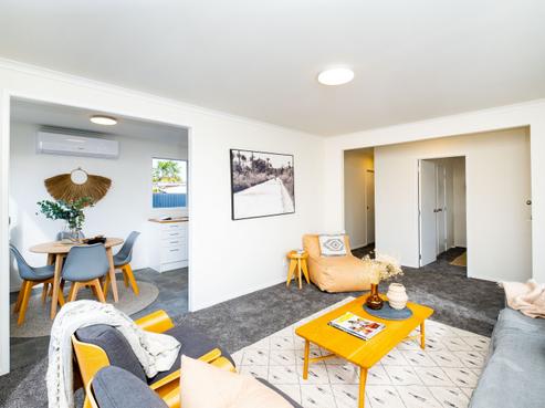 604 Oak Road, Akina