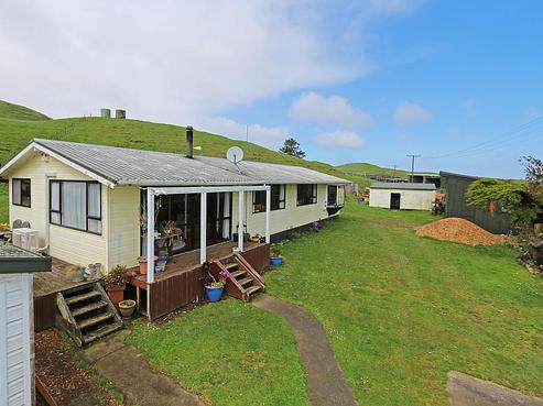 852 Kina Road, Opunake