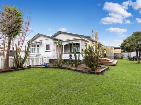 14 Sandspit Road, Waiuku
