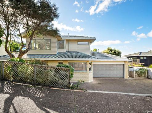 2/857 Beach Road, Waiake
