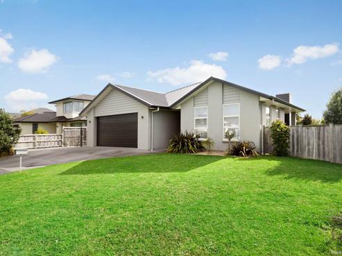 14 Defender Crescent, Beachlands