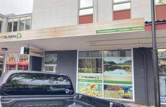 Great North Facing Retail Strip