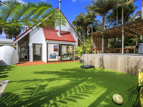 10 Braemar Road, Castor Bay