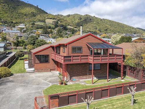 23 Huia Street, Waikanae