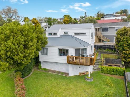 1 Raelene Place, Massey