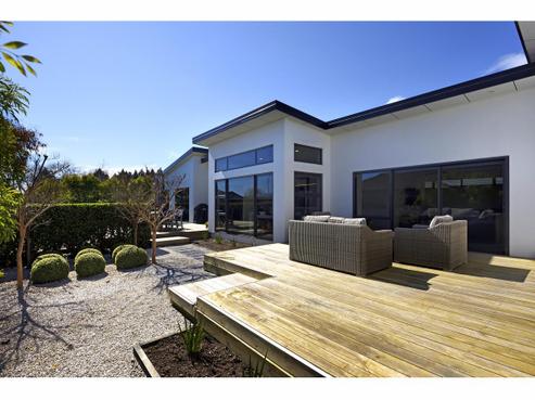 2 Childs Way, Richmond