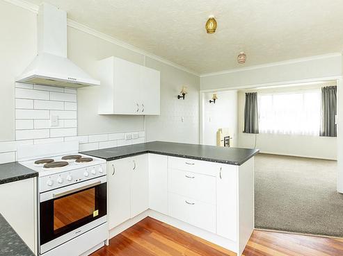 407 Avenue Road West, Hastings