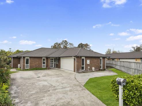 210 Saint James Drive, Huntington