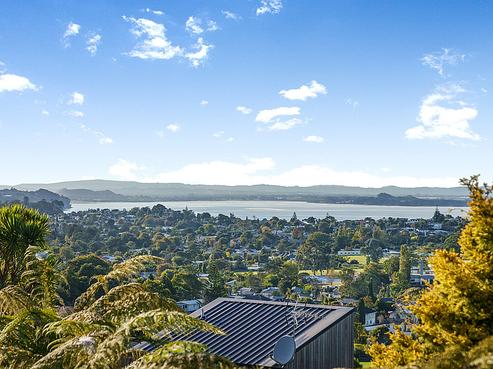 8A Ava Avenue, Titirangi