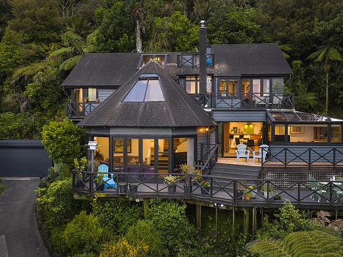 468 Scenic Drive, Waiatarua