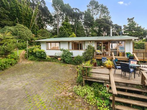 655 Huia Road, Parau