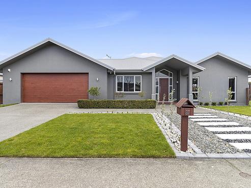 37 Barrington Drive, Huntington