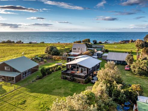 1B Te Kaha Church Road, Te Kaha