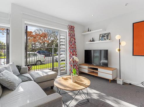 27/2 Western Springs Road, Morningside
