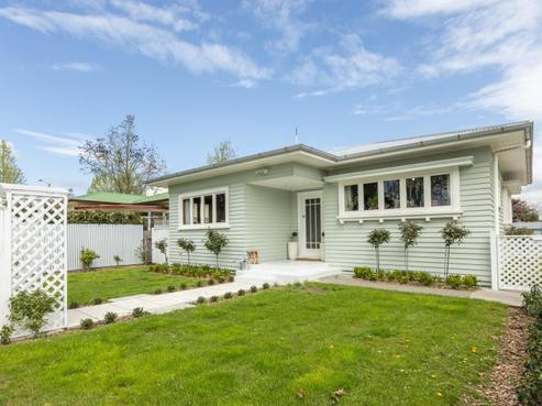 103 Murdoch Road East, Akina