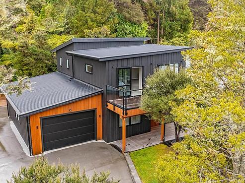 691 Huia Road, Parau