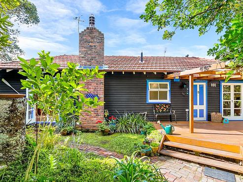 14 Hollywood Avenue, Titirangi