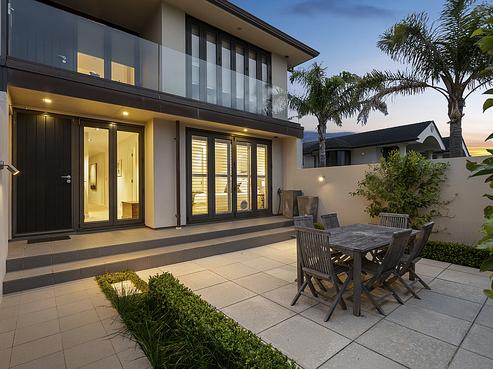 2/18 Tuhaere Street, Orakei