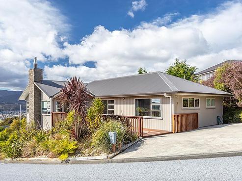 4 Frankie Stevens Place, Riverstone Terraces