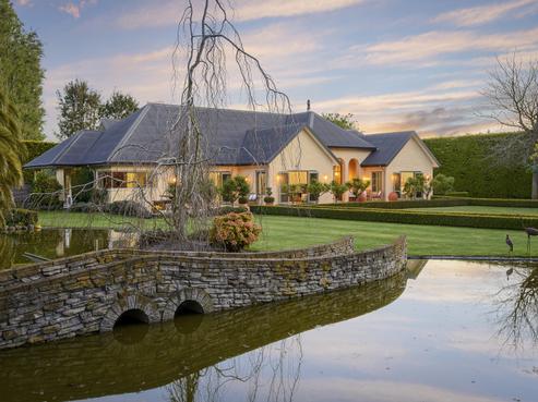 482 River Road, Lincoln