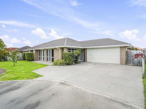 11 Holcroft Place, Huntington