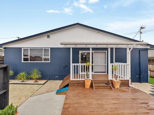 11C Bamboo Grove, Kelston