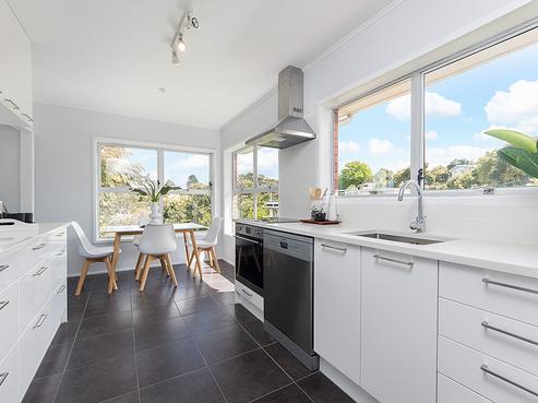2/51 Girrahween Drive, Totara Vale