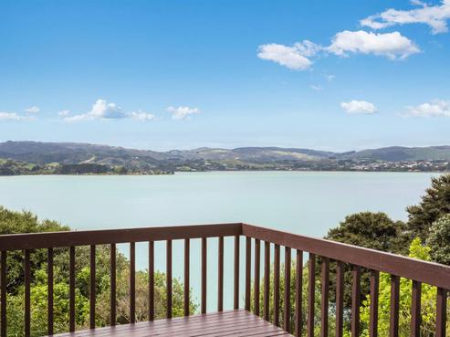 3/52 Penryn Drive, Mana