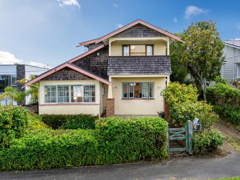 9 Merani Street, Narrow Neck