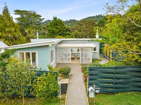 11 Rimutaka Place, Titirangi