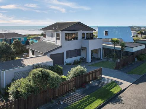 4 Scott Avenue, Otaki Beach