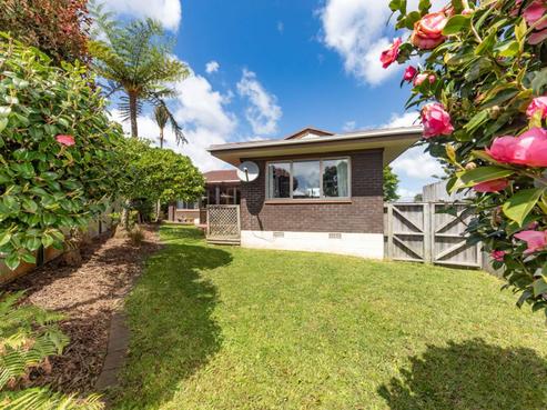 2/127 Golf Road, Titirangi