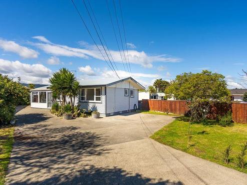 18 Walton Road, Paraparaumu Beach