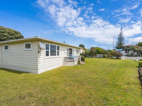11 Adrian Grove, Waikanae Beach