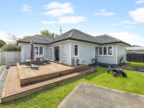 16B Kerry Place, Papakura