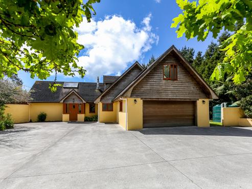223 Plymouth Road, Omata