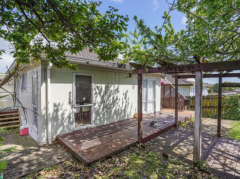 2/4 Ebenezer Way, Clendon Park