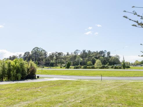 61 Oak Road, Poraiti