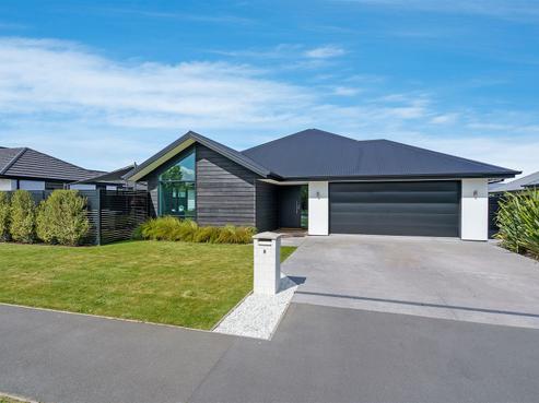 8 Bronco Drive, Aidanfield