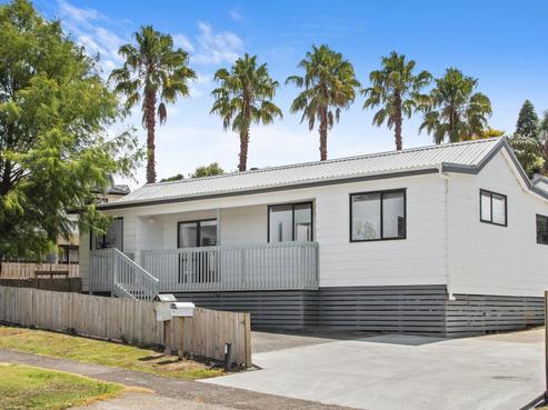 2/11 Cape Hill Road, Pukekohe
