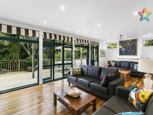 1 Huia Road, Days Bay