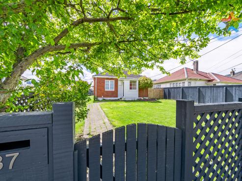 37 Bush Street, Naenae