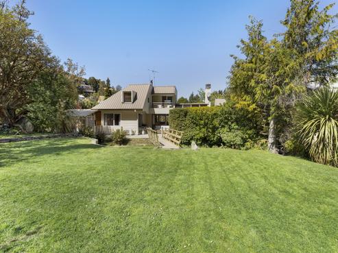 18 Williams Street, Fernhill/Sunshine Bay